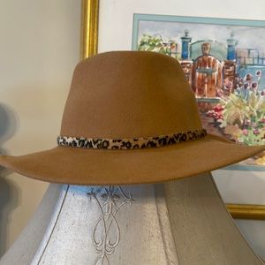 Fedora…Never worn.it’s the classic copper tan with a leopard headband